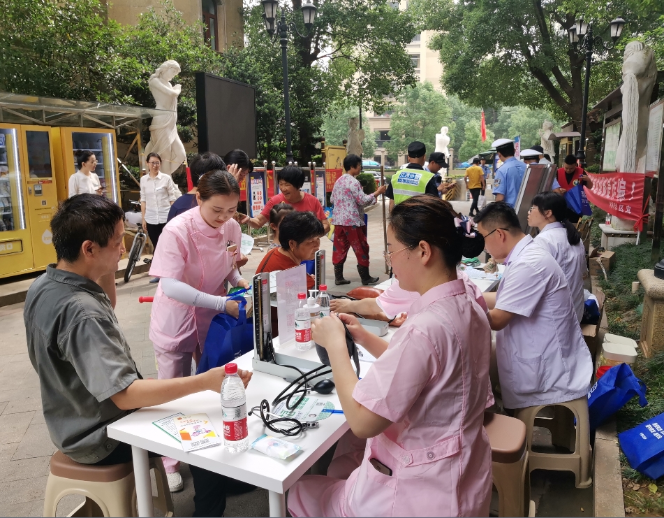 杭州余杭根志堂中医医院进社区义诊一